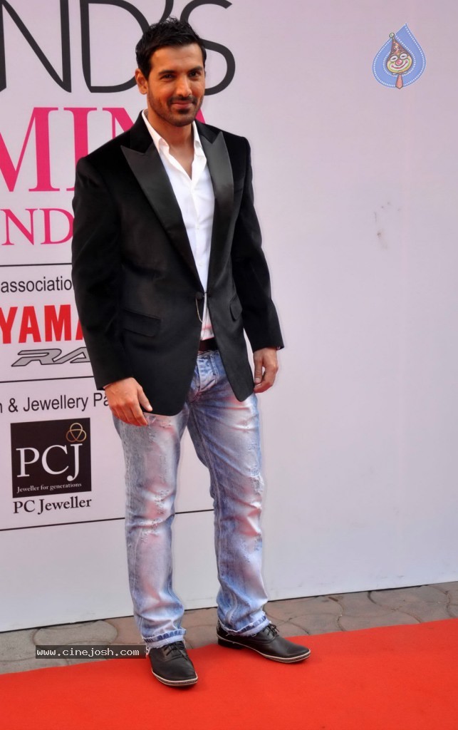 Ponds Femina Miss India 2013 Red Carpet Look - 27 / 42 photos