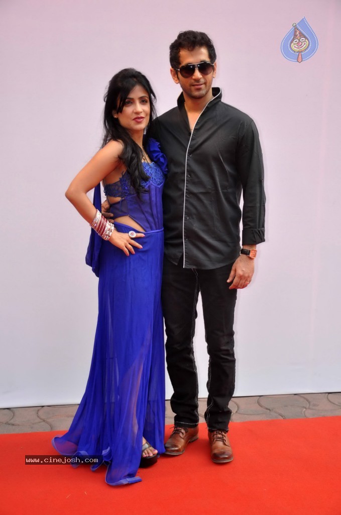 Ponds Femina Miss India 2013 Red Carpet Look - 38 / 42 photos