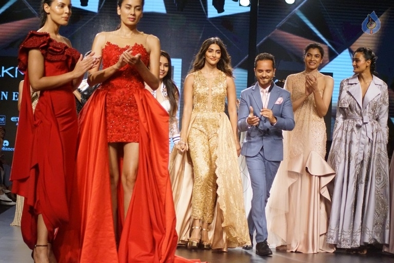 Pooja Hegde at LFW Winter Festive 2017 - 17 / 17 photos