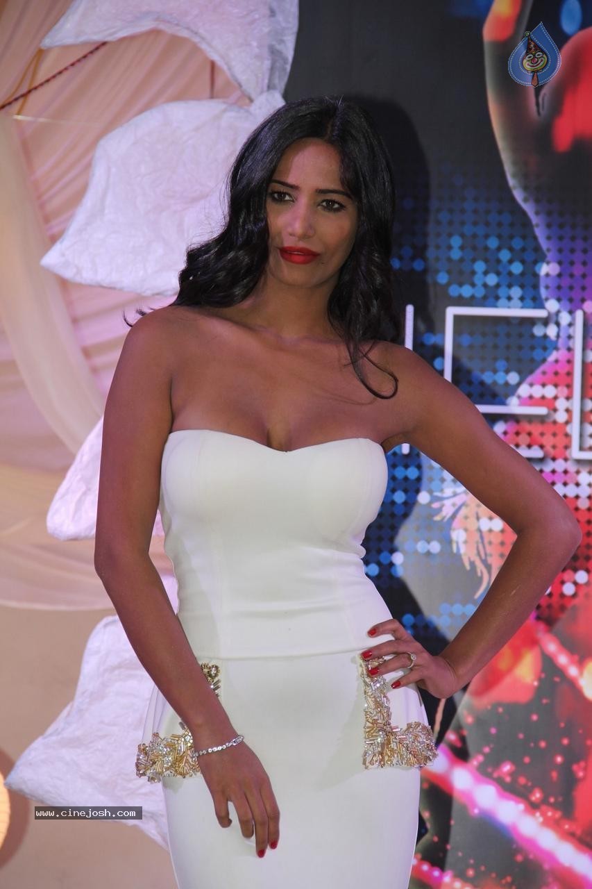 Poonam Pandey World Cup Eve PM - 16 / 62 photos