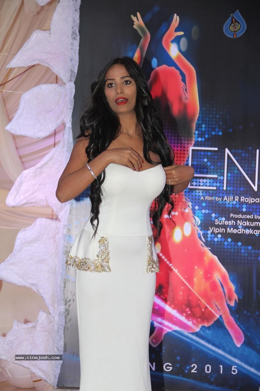 Poonam Pandey World Cup Eve PM - 38 / 62 photos
