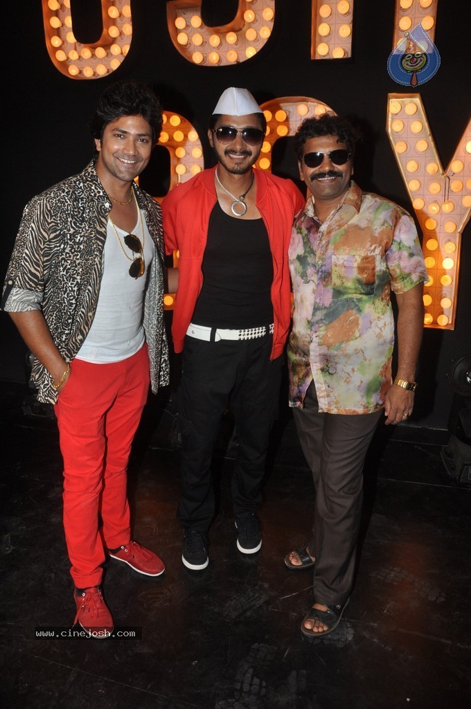 Poshter Boyz Movie Promotional Song Shoot - 7 / 28 photos