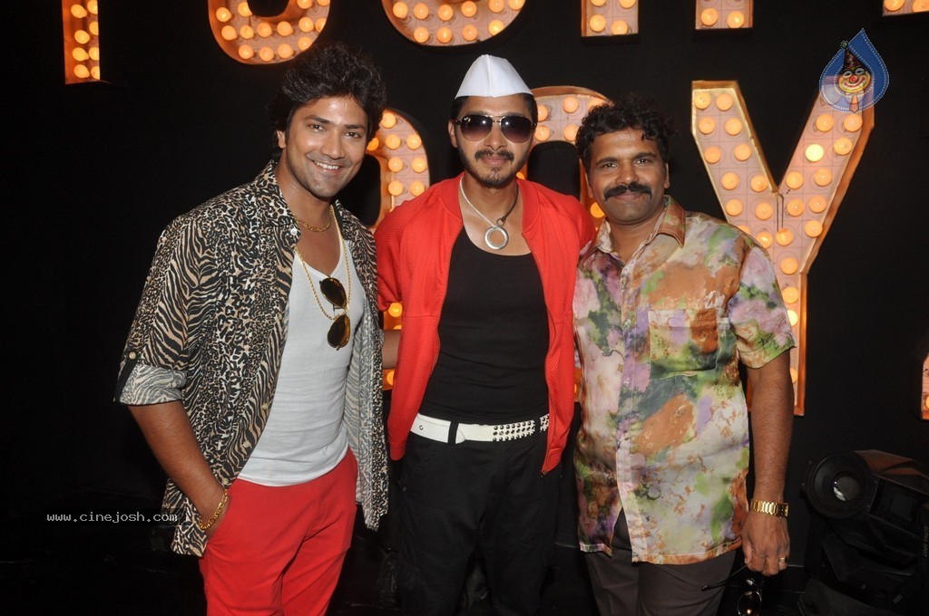 Poshter Boyz Movie Promotional Song Shoot - 22 / 28 photos
