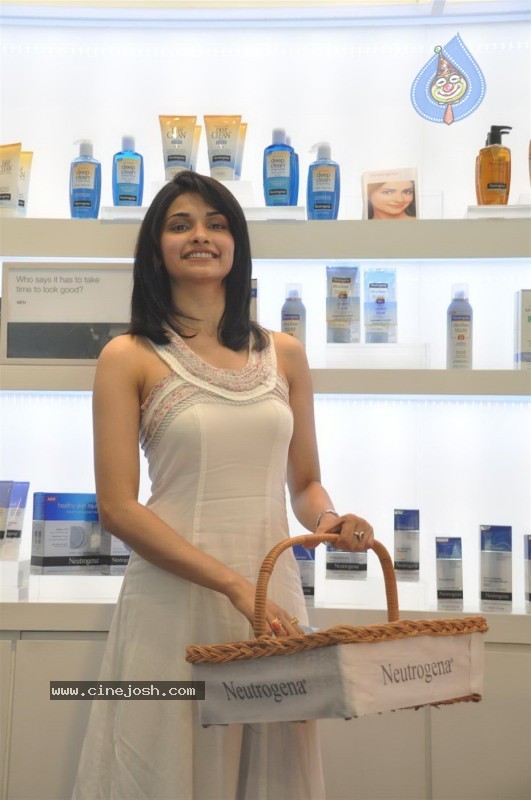 Prachi Desai at Neutrogena Anniversary Party - 13 / 32 photos