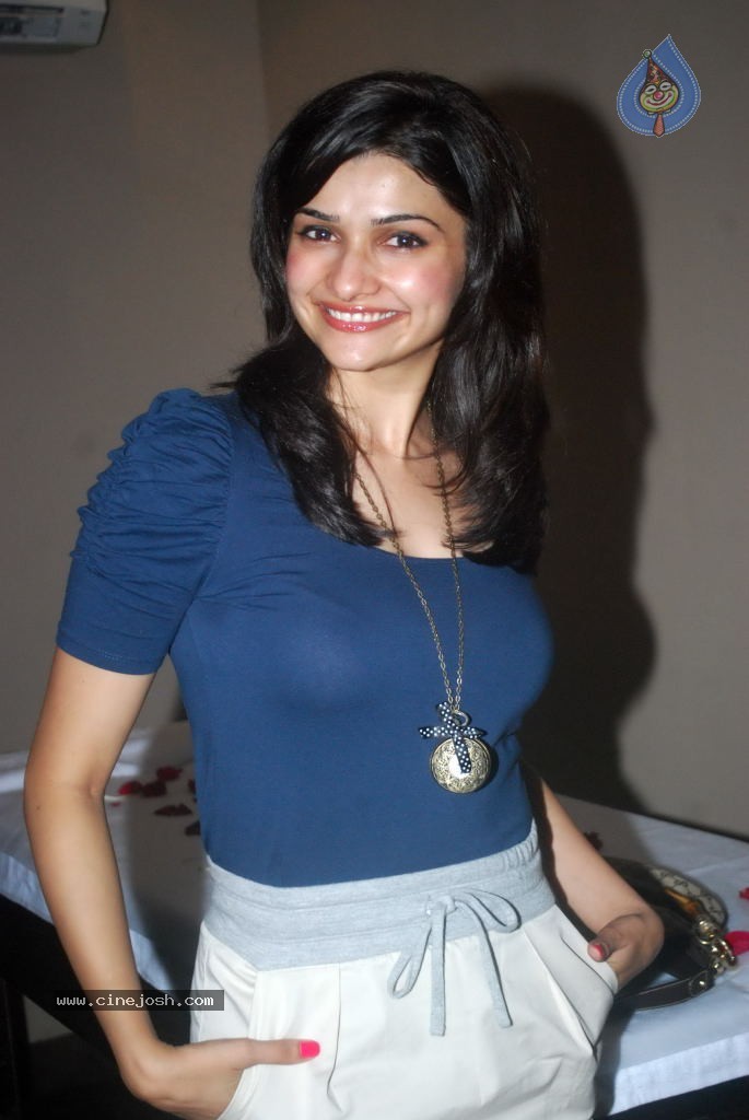 Prachi Desai Launches Ubber Cool Spa - 7 / 18 photos