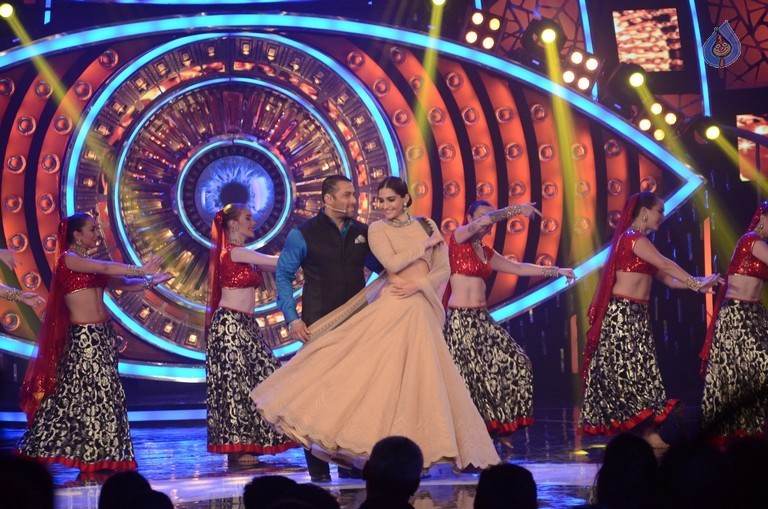 Prem Rata Dhan Payo Promotions On Life OK Channel - 28 / 62 photos