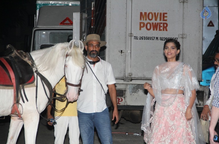 Prem Rata Dhan Payo Promotions On Life OK Channel - 59 / 62 photos