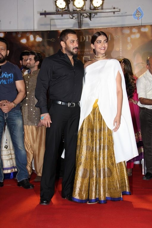 Prem Ratan Dhan Payo Team Get Together - 34 / 42 photos