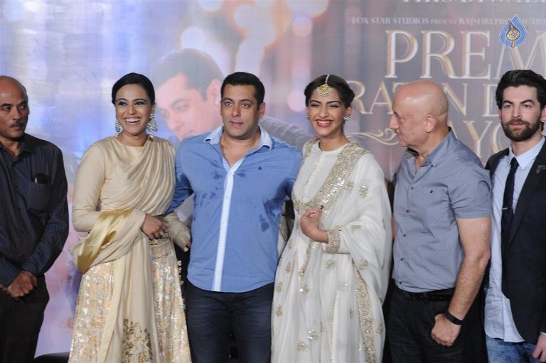 Prem Ratan Dhan Payo Trailer Launch - 58 / 62 photos