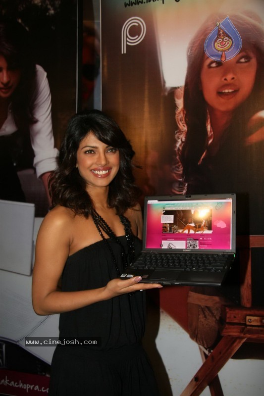 Priyanka Chopra at her Official Website Launch - 33 / 38 photos