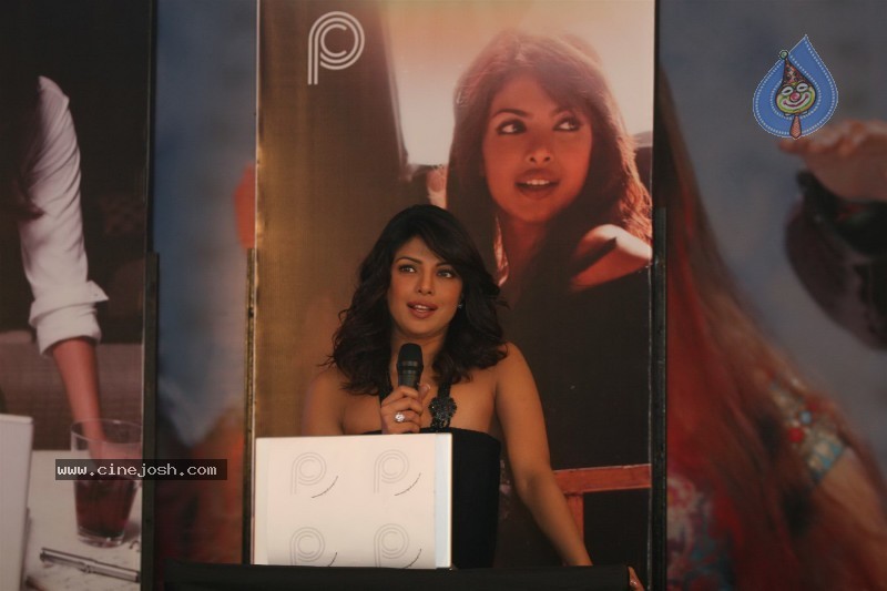 Priyanka Chopra at her Official Website Launch - 35 / 38 photos