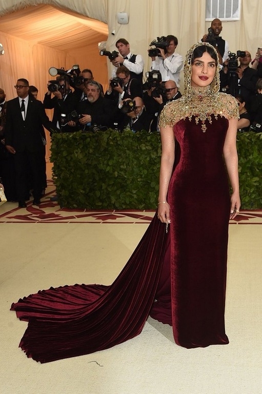 Priyanka Chopra At The MET Gala 2018 - 2 / 15 photos