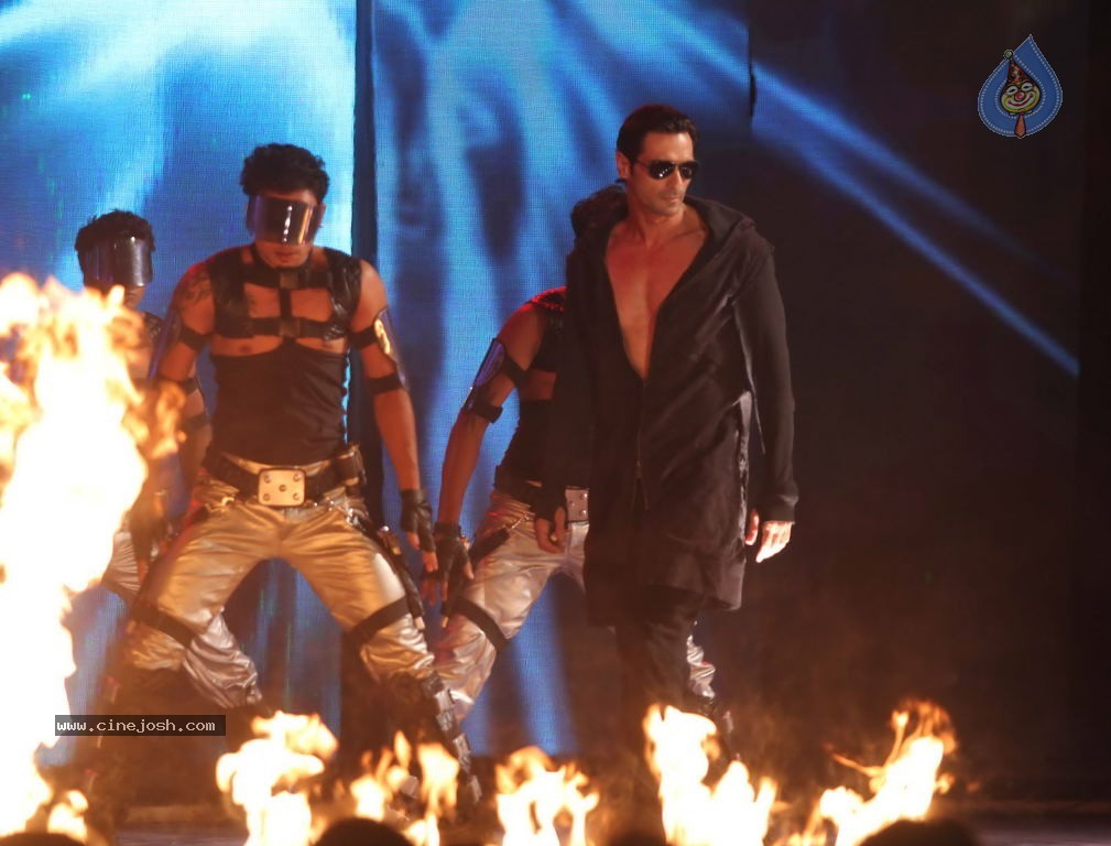 RA.One Movie Music Launch - 44 / 101 photos