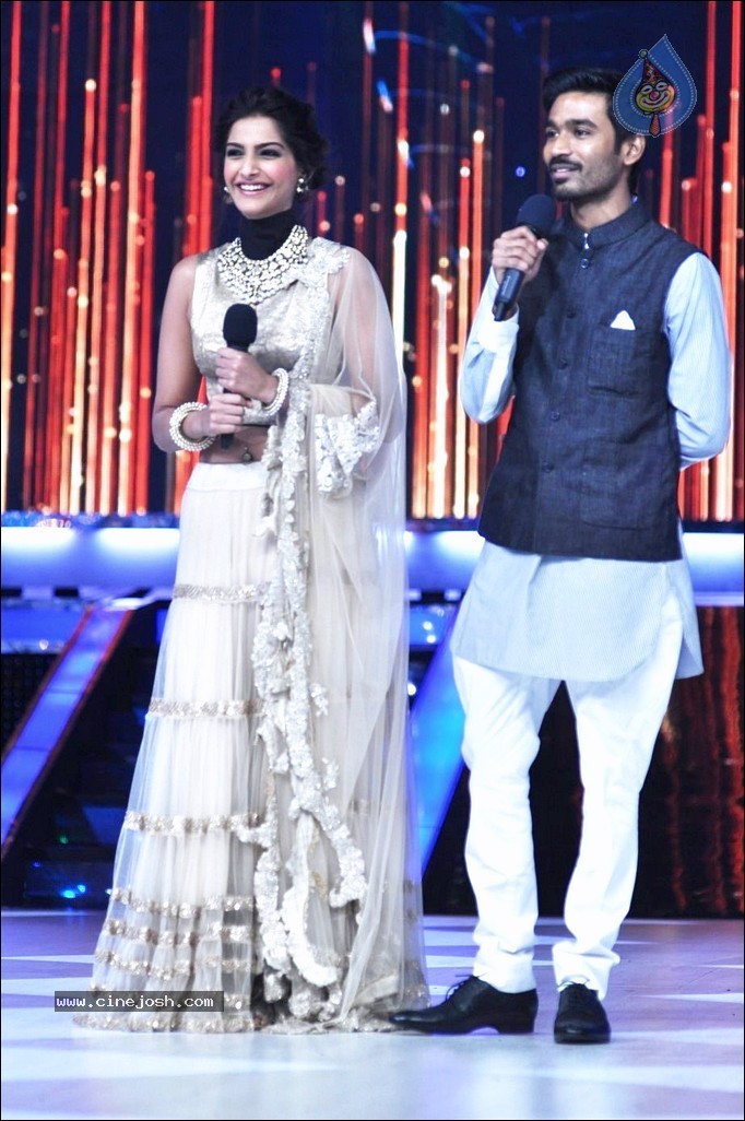 Raanjhanaa Team at Jhalak Dikhhla Jaa Sets - 2 / 43 photos