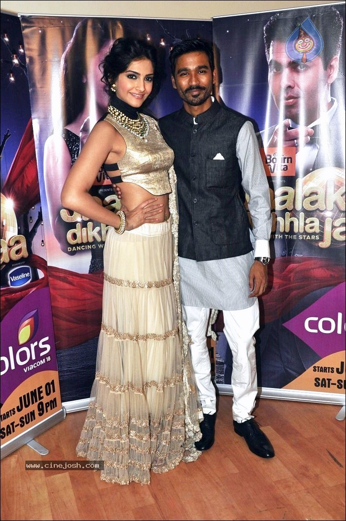 Raanjhanaa Team at Jhalak Dikhhla Jaa Sets - 3 / 43 photos