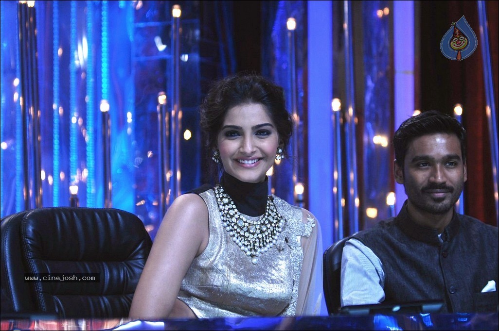 Raanjhanaa Team at Jhalak Dikhhla Jaa Sets - 7 / 43 photos