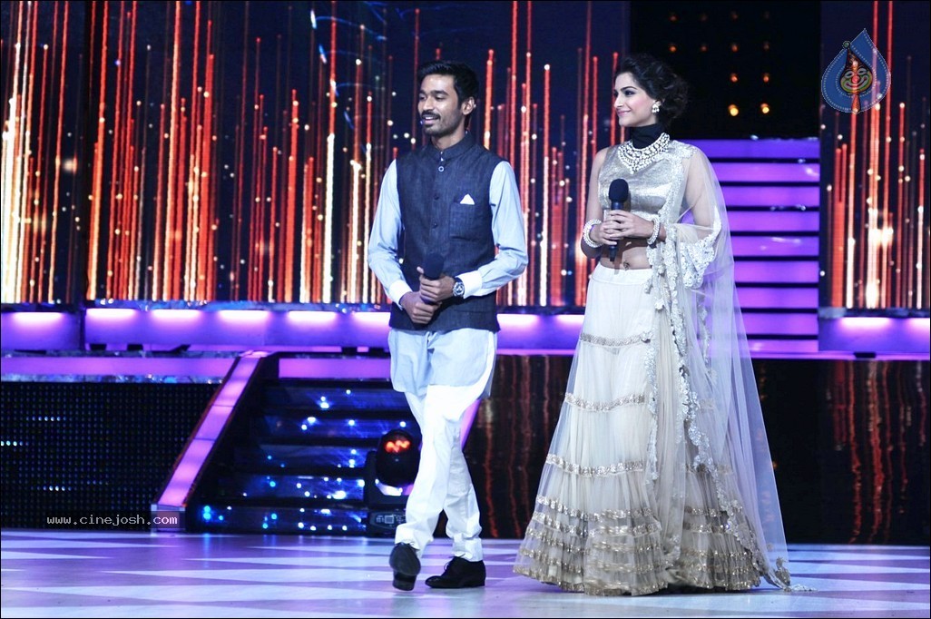 Raanjhanaa Team at Jhalak Dikhhla Jaa Sets - 9 / 43 photos