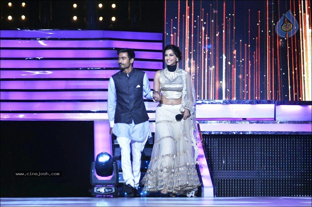 Raanjhanaa Team at Jhalak Dikhhla Jaa Sets - 24 / 43 photos