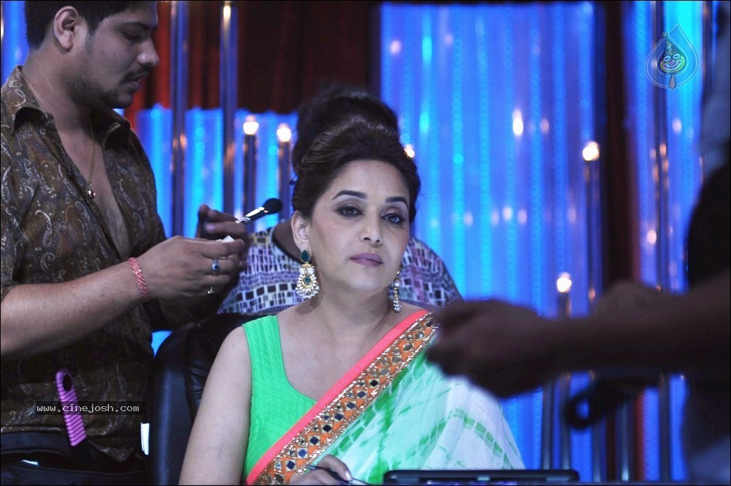Raanjhanaa Team at Jhalak Dikhhla Jaa Sets - 25 / 43 photos