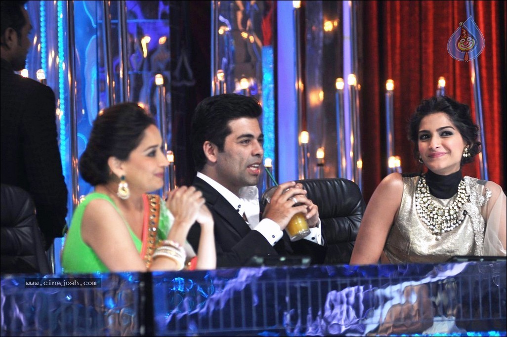 Raanjhanaa Team at Jhalak Dikhhla Jaa Sets - 26 / 43 photos