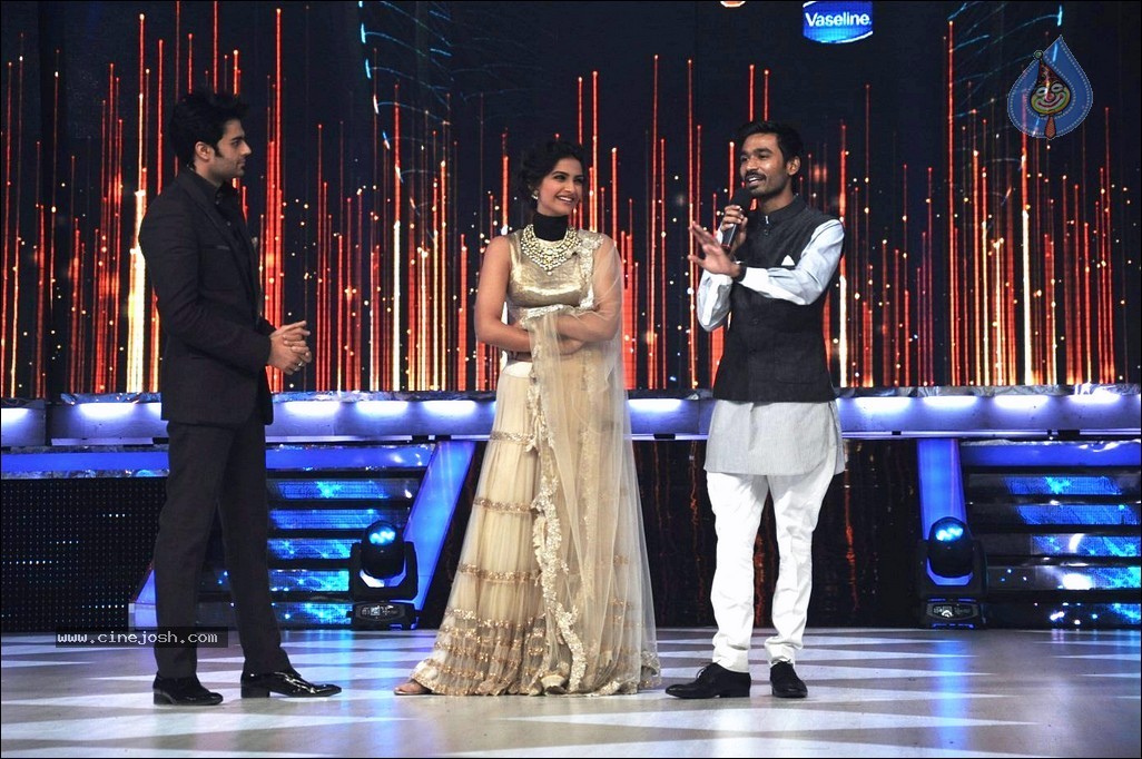 Raanjhanaa Team at Jhalak Dikhhla Jaa Sets - 29 / 43 photos
