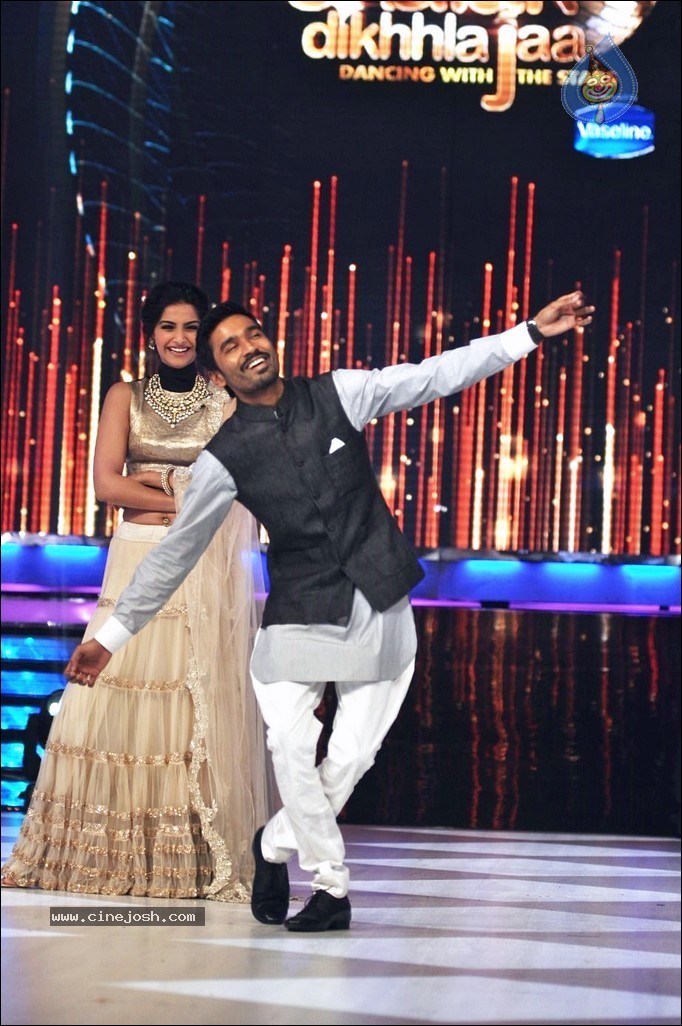 Raanjhanaa Team at Jhalak Dikhhla Jaa Sets - 31 / 43 photos