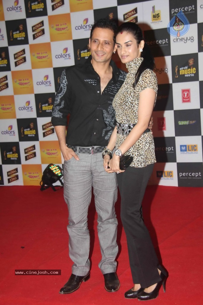 Radio Mirchi Awards 2012 Red Carpet - 19 / 104 photos