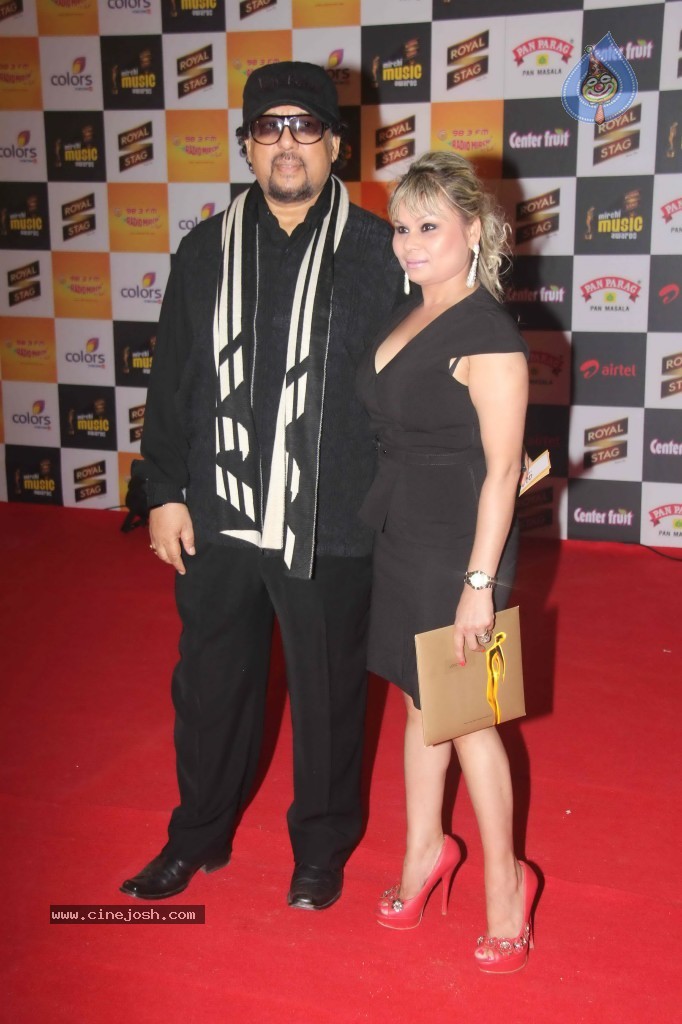 Radio Mirchi Awards 2012 Red Carpet - 21 / 104 photos