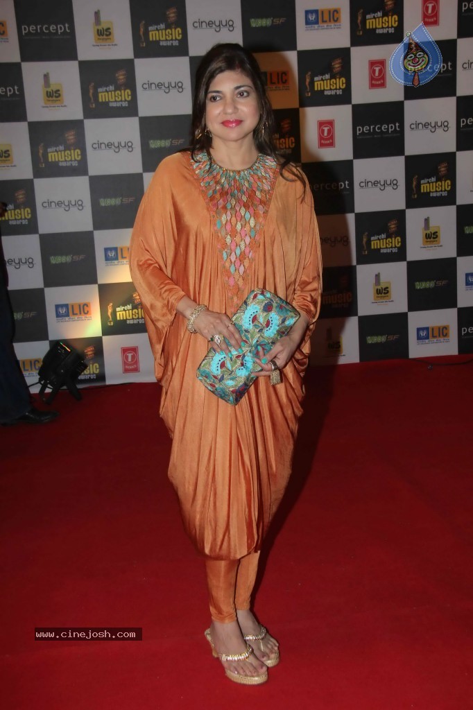 Radio Mirchi Awards 2012 Red Carpet - 56 / 104 photos