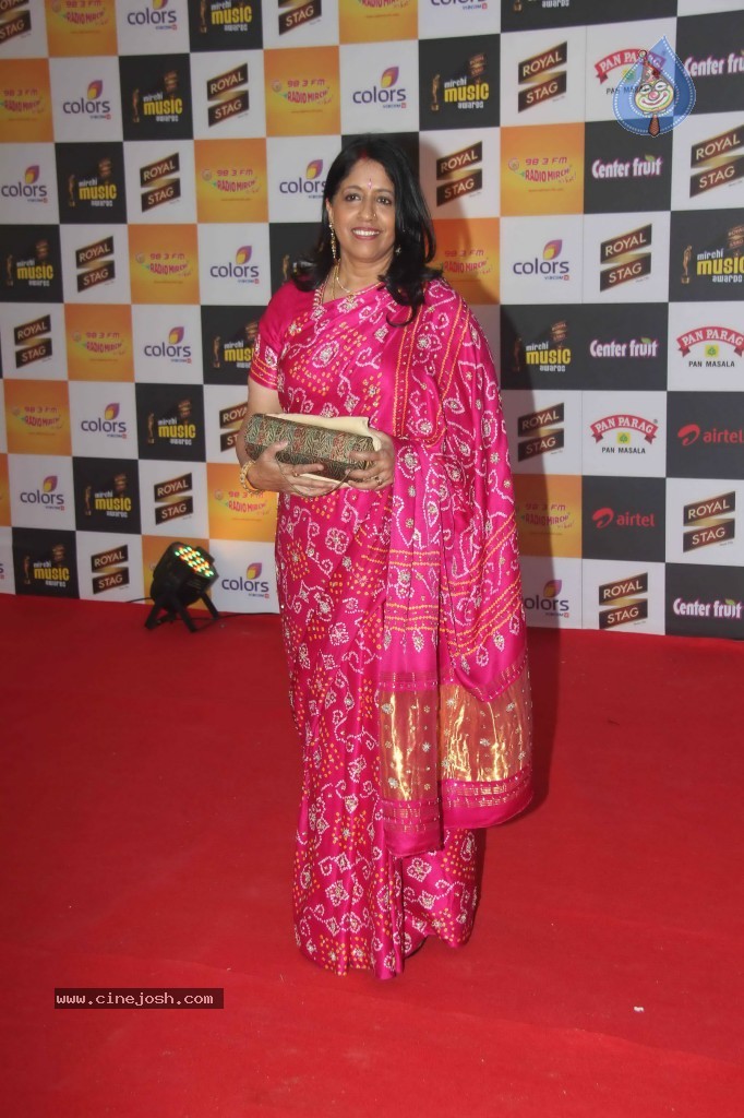Radio Mirchi Awards 2012 Red Carpet - 65 / 104 photos