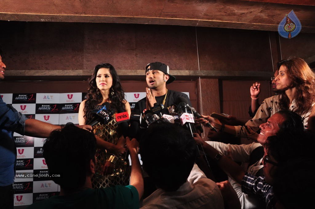 Ragini MMS 2 Song Shoot - 1 / 49 photos