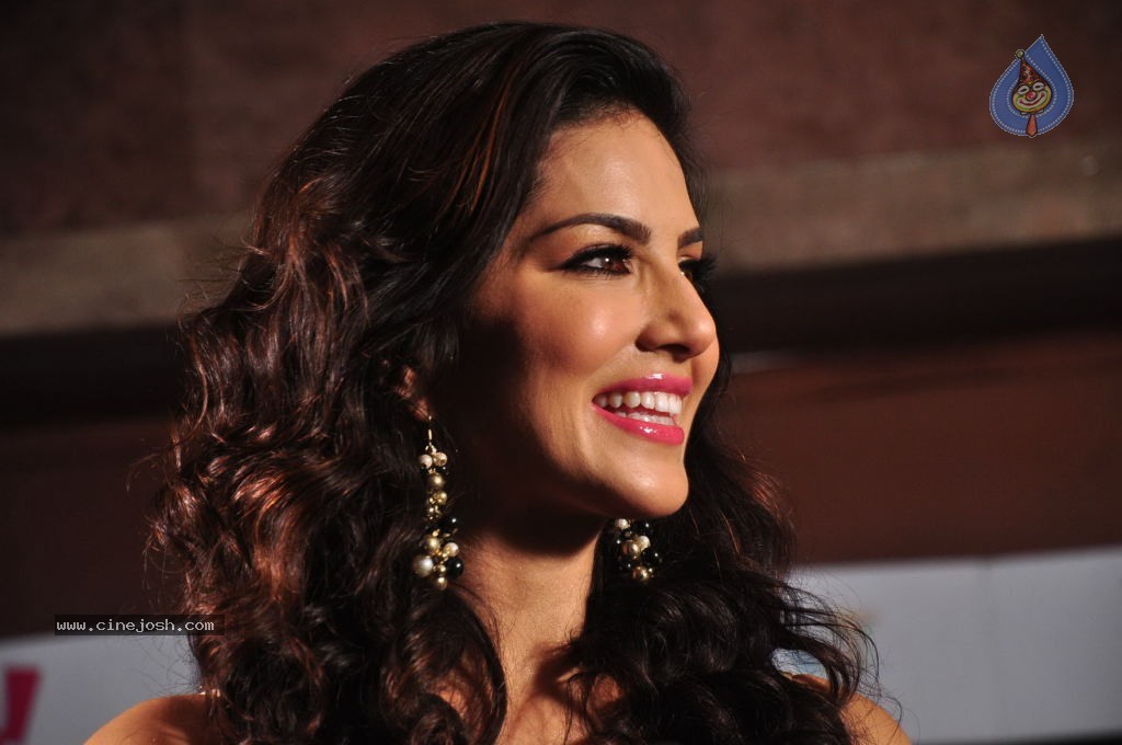 Ragini MMS 2 Song Shoot - 3 / 49 photos