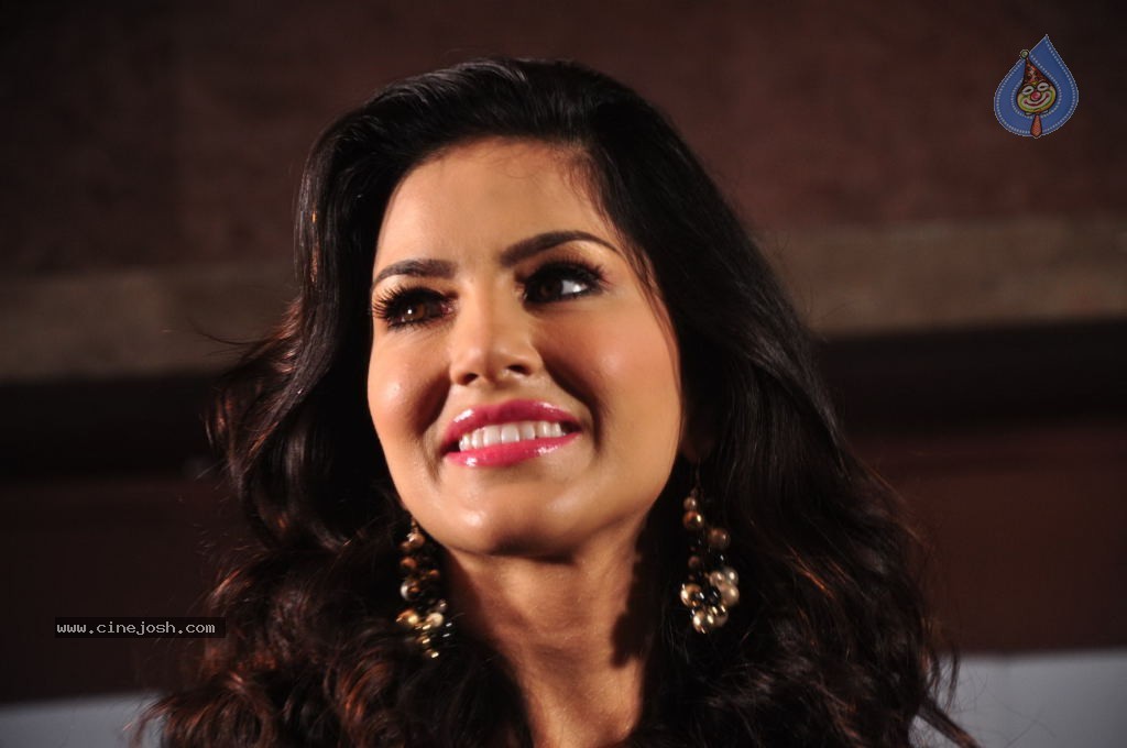 Ragini MMS 2 Song Shoot - 7 / 49 photos