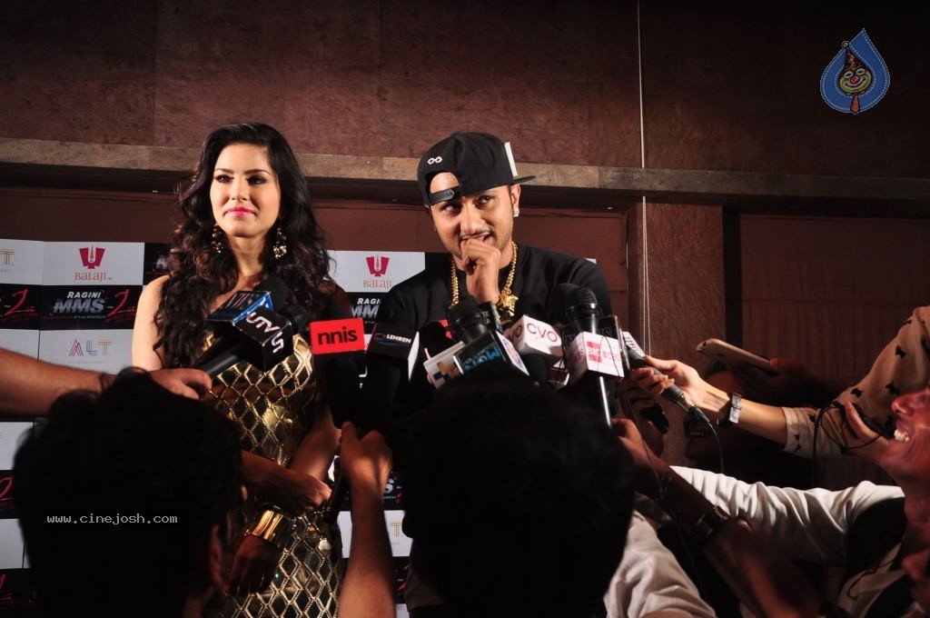 Ragini MMS 2 Song Shoot - 9 / 49 photos