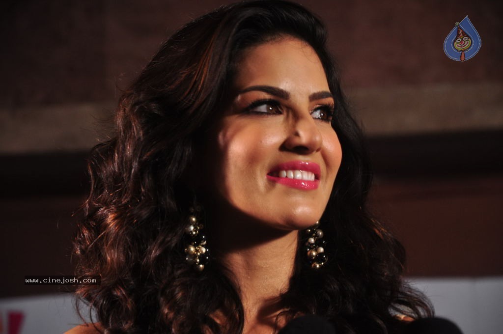 Ragini MMS 2 Song Shoot - 18 / 49 photos