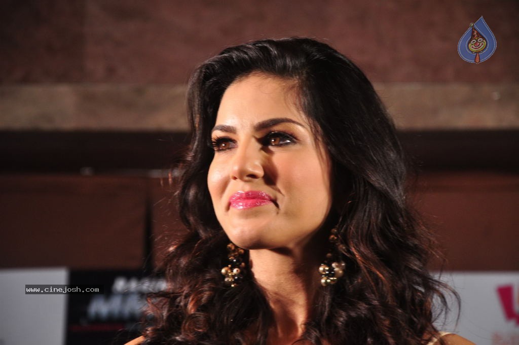 Ragini MMS 2 Song Shoot - 49 / 49 photos
