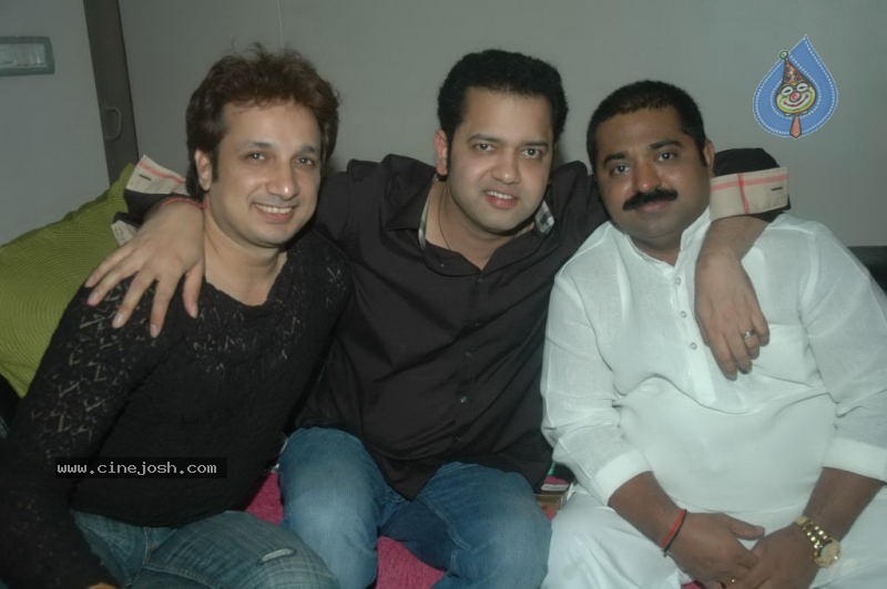 Rahul and Dimpy Mahajan Bday Party - 7 / 42 photos