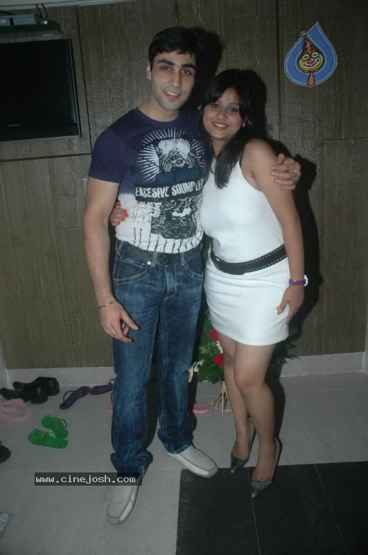Rahul and Dimpy Mahajan Bday Party - 24 / 42 photos