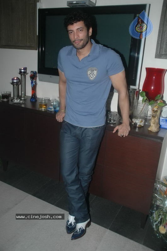 Rahul and Dimpy Mahajan Bday Party - 31 / 42 photos