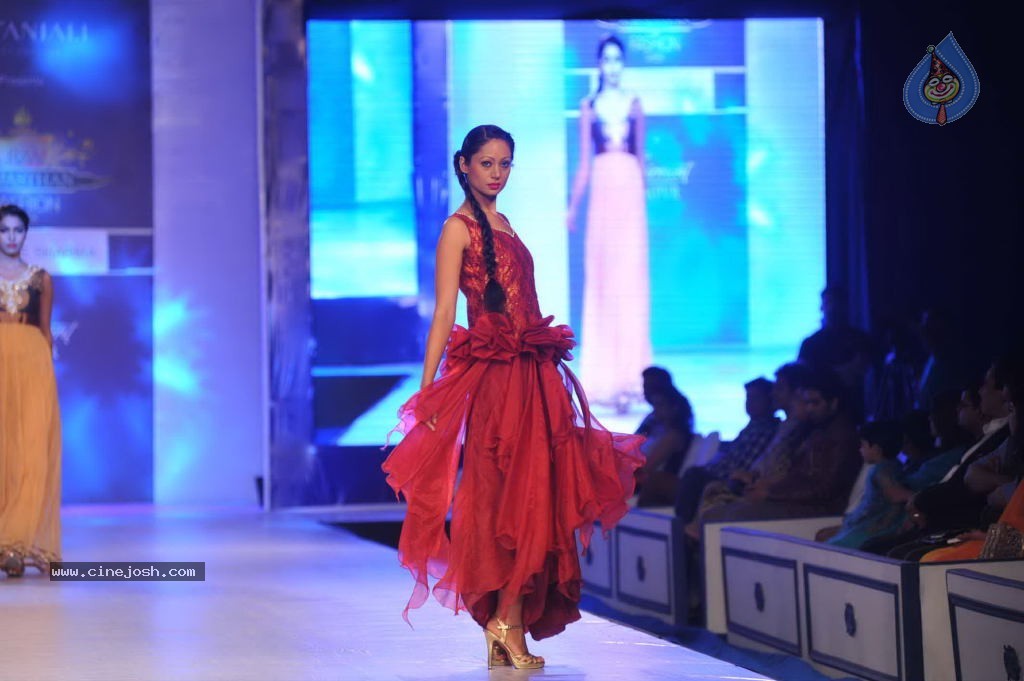 Rajasthan Fashion Week Day 2 - 27 / 29 photos