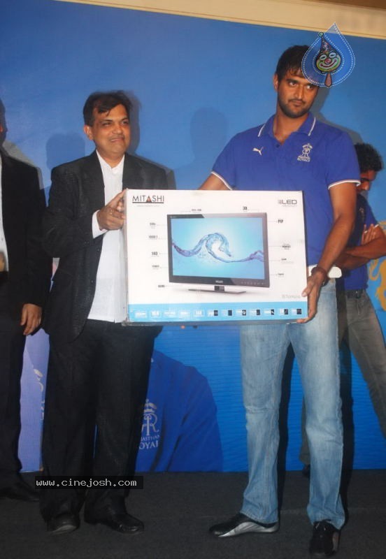 Rajasthan Royals Team Launches New Range of LCD Mitashi - 11 / 27 photos