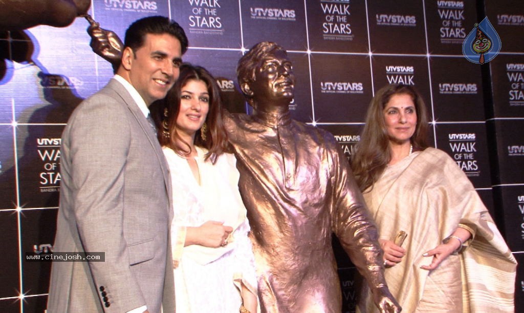 Rajesh Khanna Statue Unveiling Photos - 12 / 127 photos