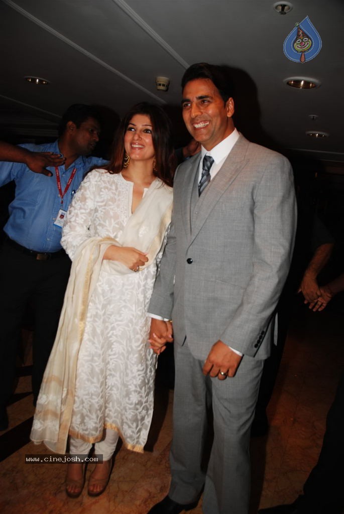 Rajesh Khanna Statue Unveiling Photos - 38 / 127 photos