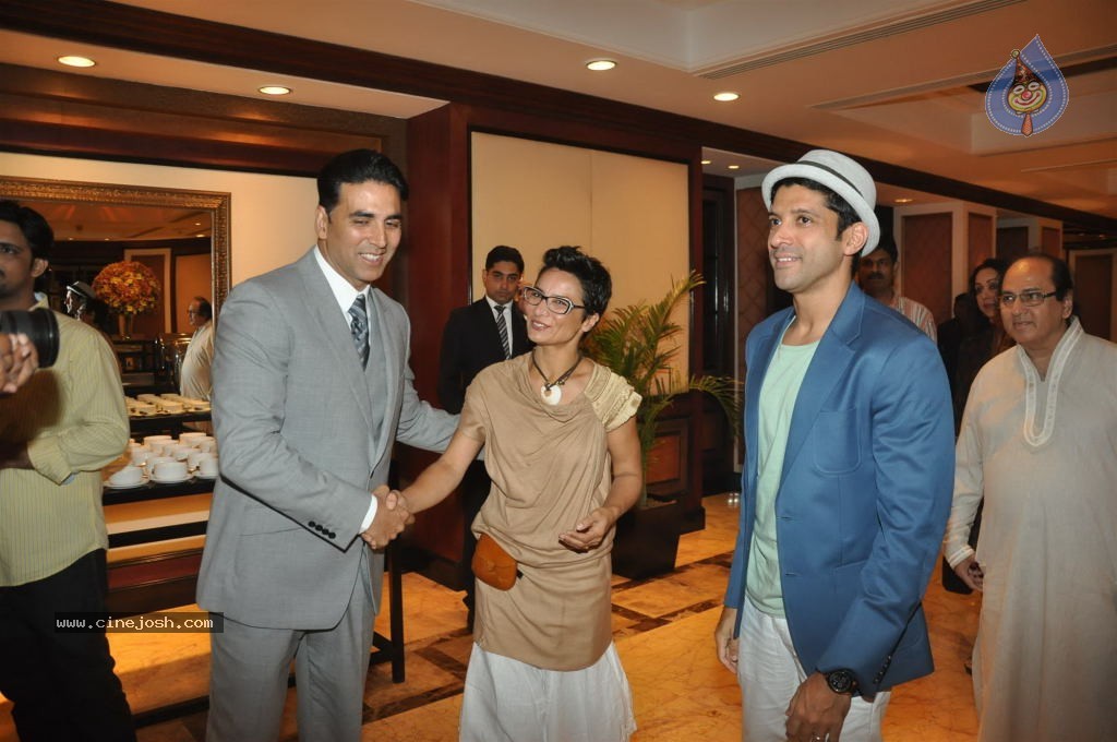 Rajesh Khanna Statue Unveiling Photos - 40 / 127 photos