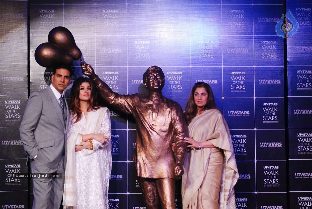 Rajesh Khanna Statue Unveiling Photos - 56 / 127 photos