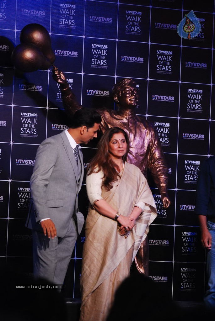 Rajesh Khanna Statue Unveiling Photos - 63 / 127 photos