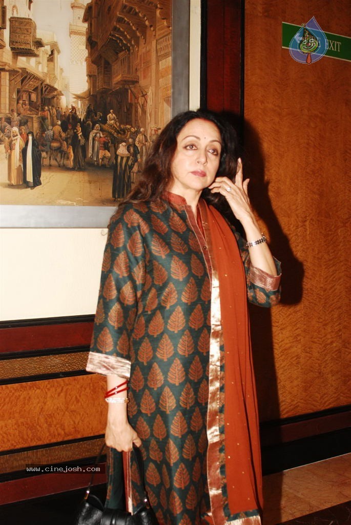 Rajesh Khanna Statue Unveiling Photos - 64 / 127 photos