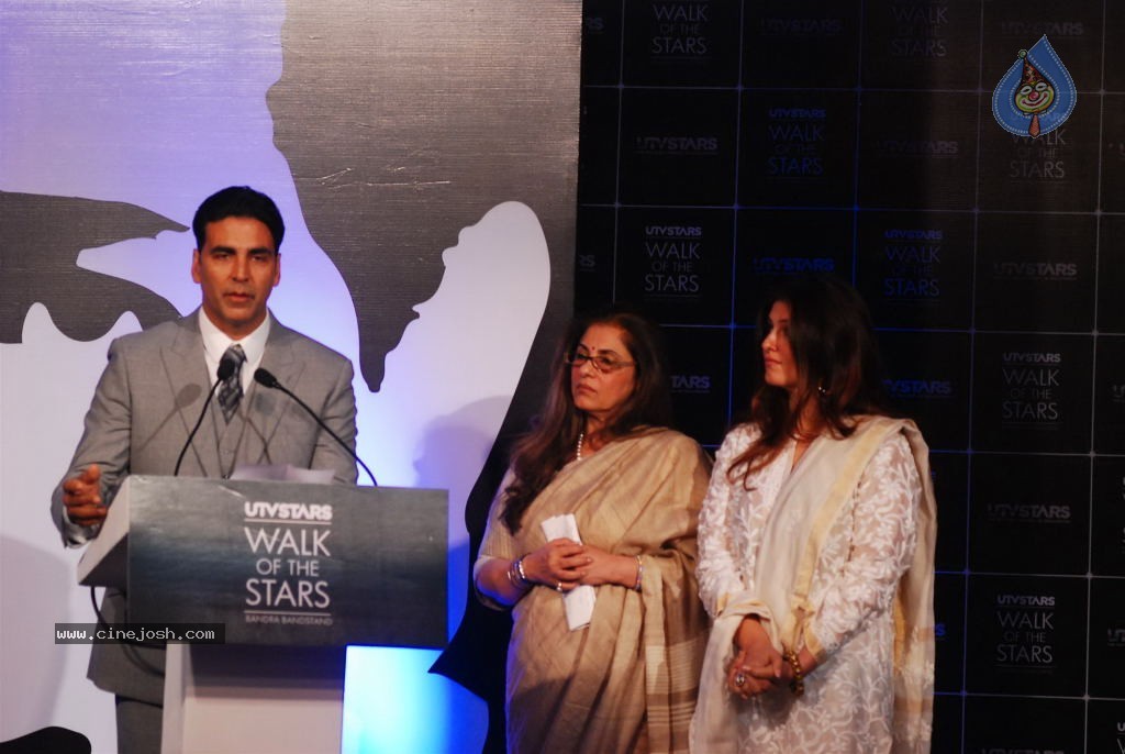 Rajesh Khanna Statue Unveiling Photos - 73 / 127 photos