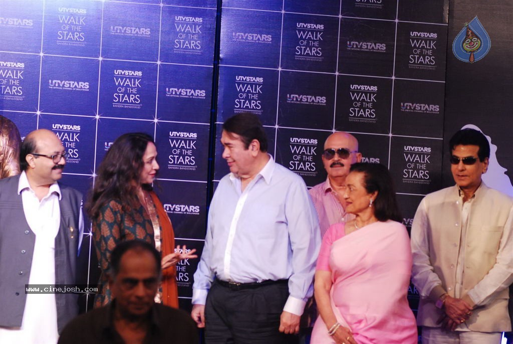 Rajesh Khanna Statue Unveiling Photos - 79 / 127 photos