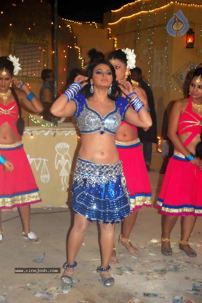 Rakhi Sawant at Spicy Song Shooting Spot - 6 / 23 photos